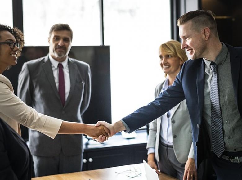 Know The Tips to Choose a Keynote Speaker